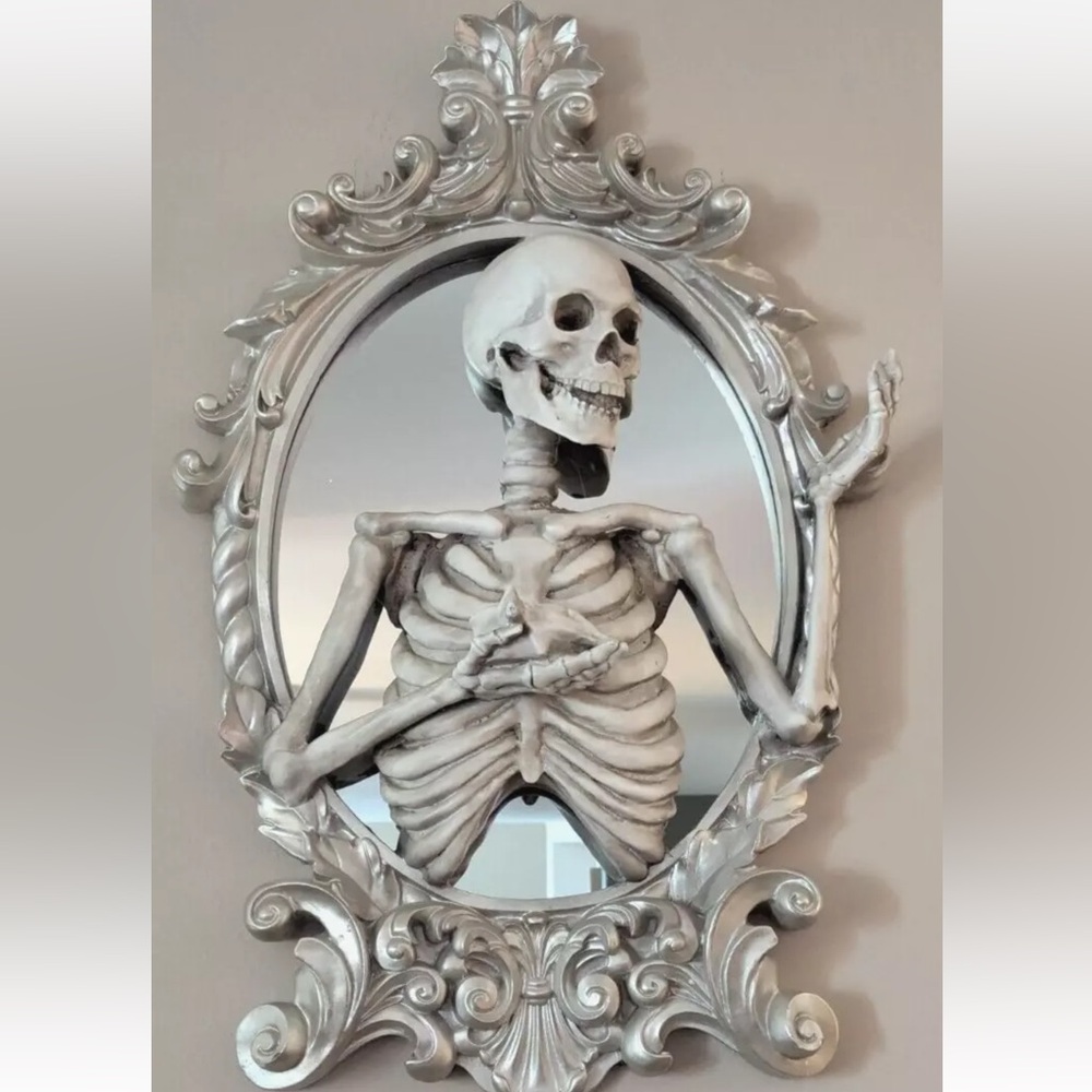 Christian Siriano Halloween skeleton 3D mirror New viral